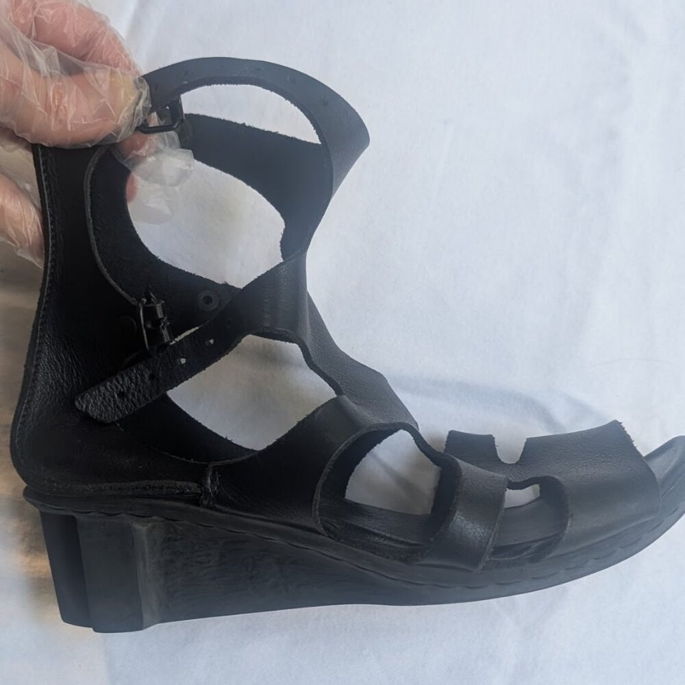 TRIPPEN Tarantula black sandals EXCELLENT condition sz 37 EU / 6 US